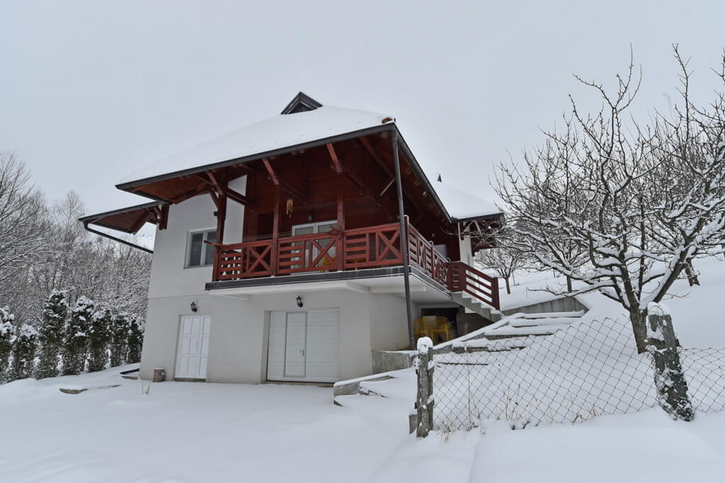 Prodaja-kuce-na-Zlatiboru-1