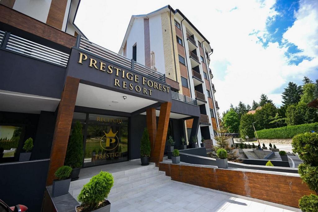 prodaje se stan 36m2 - zlatibor - 1 gornja Prodaje se kompletno opremljen stan, površine 36m2 u visokom prizemlju, na Zlatiboru, okviru kompleksa Forest.