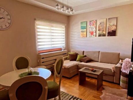 Prodaja stana od 40m2 na Zlatiboru, ulica Viogorska, kod marketa Idea.