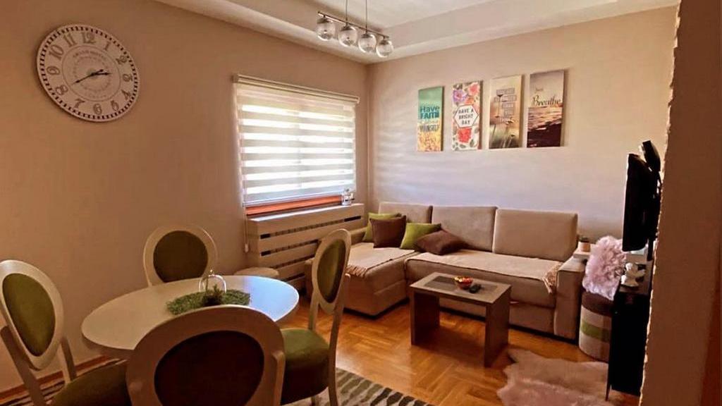 Prodaja stana od 40m2 na Zlatiboru, ulica Viogorska, kod marketa Idea.