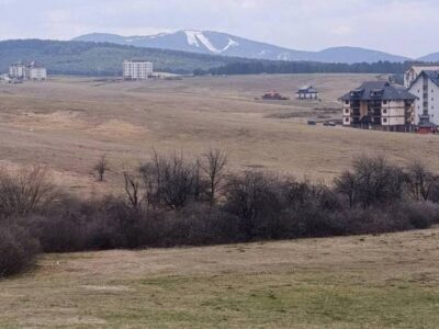 Prodaja placeva na Zlatiboru, ukupno 5,kod hotela Golden Panorama, orjentacija jugozapad. Put, struja i voda.
