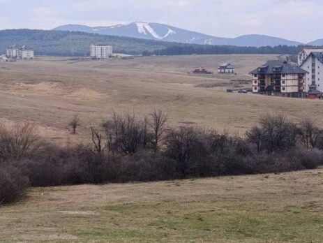 Prodaja placeva na Zlatiboru, ukupno 5,kod hotela Golden Panorama, orjentacija jugozapad. Put, struja i voda.