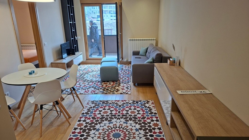 Prodaje se stan od 61m² na Zlatiboru,u objektu Kalman, kompletno opremljen, sa velikom terasom i garažnim mestom, na prvom spratu