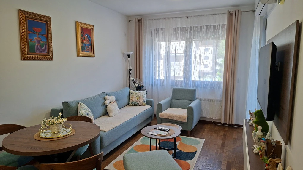 Apartman Dejzi 20 je smešten na drugom spratu Aria Premija objekta u ulici Petra Mićića bb, preko puta Aria cluba na Zlatiboru