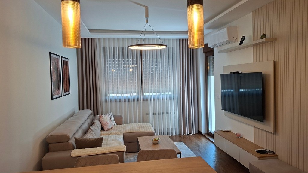 Apartman Vera 41 smešten je na četvrtom spratu Aria Premija objekta u mirnoj ulici Petra Mićića bb, preko puta Aria cluba na Zlatiboru