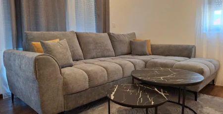 Apartman je smešten u prizemlju Aria Premija objekta u ulici Petra Mićića bb, preko puta Aria cluba na Zlatiboru.